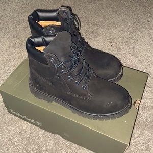 Size 6.5 juniors timberlands.
